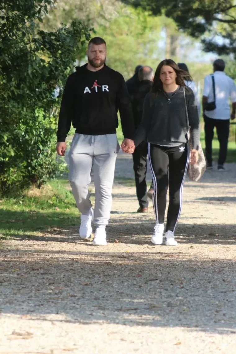 Kad su prošetale Dravom, vrijeme kao da je stalo: Prolaznici nisu mogli skinuti poglede s ovih dama