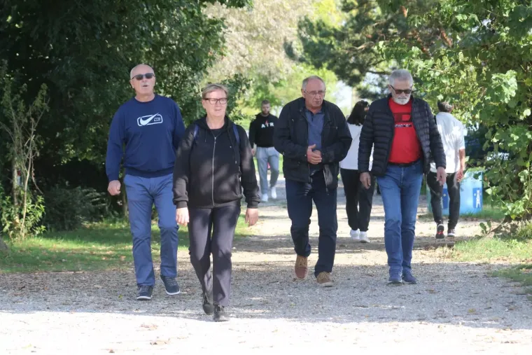 Kad su prošetale Dravom, vrijeme kao da je stalo: Prolaznici nisu mogli skinuti poglede s ovih dama