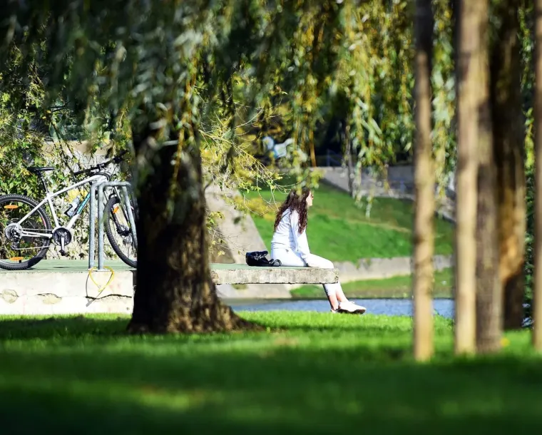 Nema tko se nije okrenuo za damom zanosnih oblina: Pojavila se i užarila Karlovac