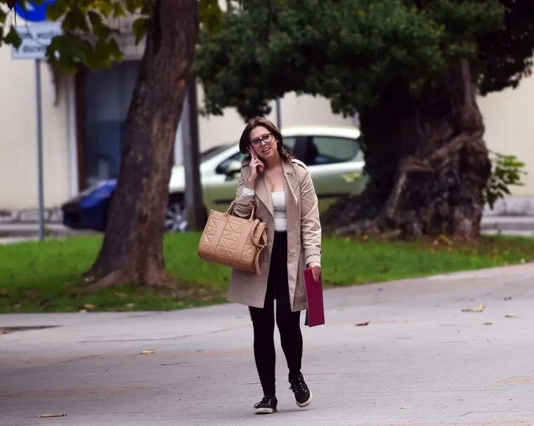 Nema tko se nije okrenuo za damom zanosnih oblina: Pojavila se i užarila Karlovac