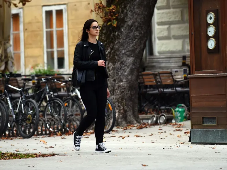 Nema tko se nije okrenuo za damom zanosnih oblina: Pojavila se i užarila Karlovac