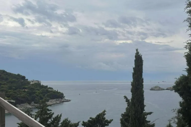 Dubrovčani iz hotela promatrali pomorsku nesreću s požarom i nestalim putnicima