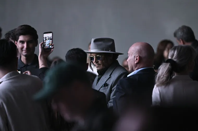 Holivudski zavodnik ruku pod ruku s Macronovom suprugom: Izborila se za fotografiju