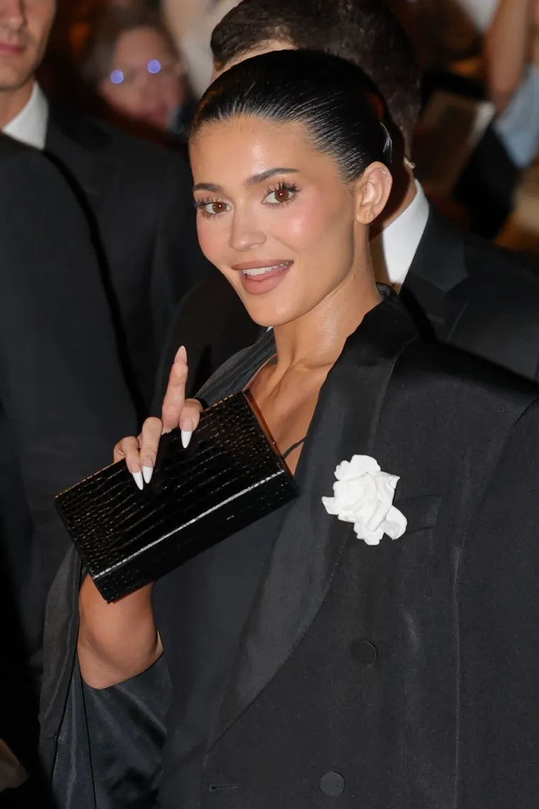 Parada slavnih na pariškom Tjednu mode: Od Brigitte Macron i Kylie Jenner do frontmena Tokio Hotela