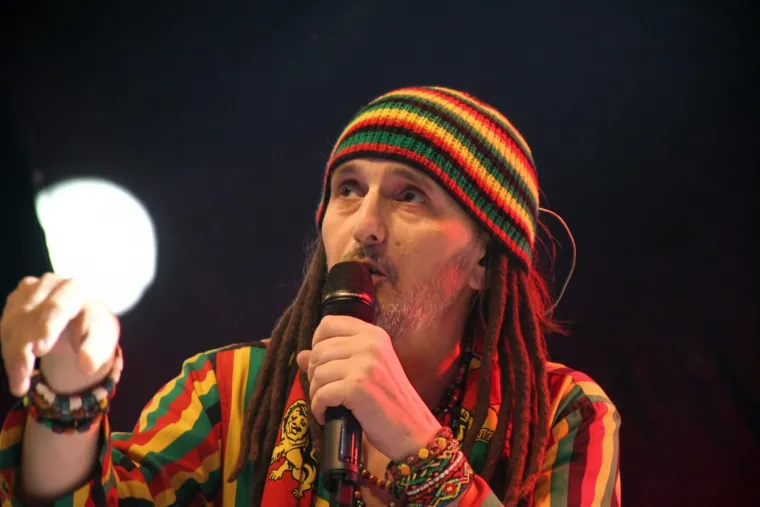 Mi&scaron;o roker, Nives operna pjevačica: Ovako bi na&scaron;i izvođači izgledali kada bi se okrenuli drugom žanru