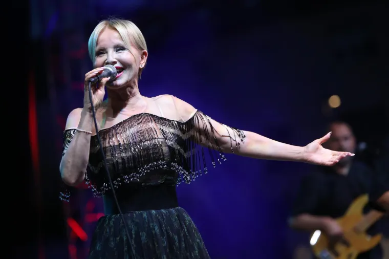 Mi&scaron;o roker, Nives operna pjevačica: Ovako bi na&scaron;i izvođači izgledali kada bi se okrenuli drugom žanru