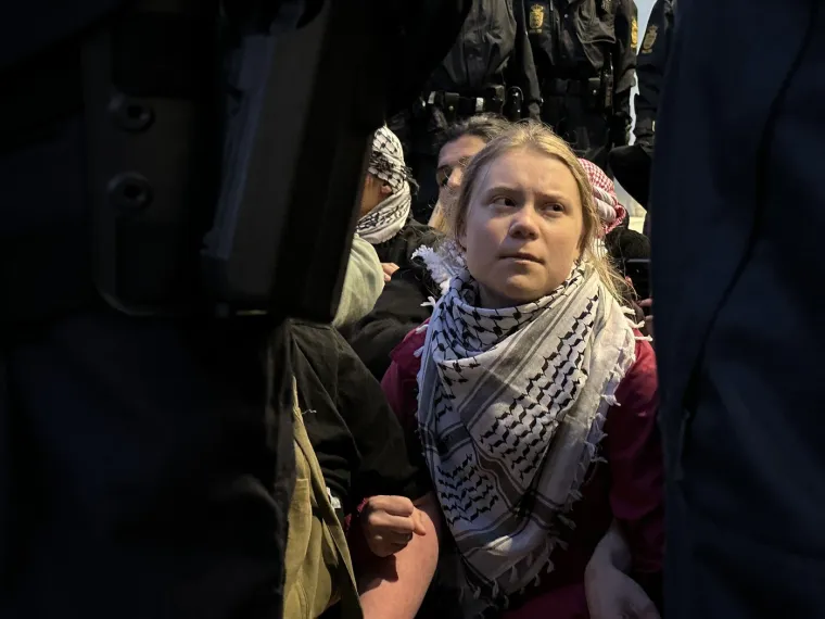 Sva uhićenja Grete Thunberg: Najpoznatija aktivistica već je navikla da je policajci unose u maricu