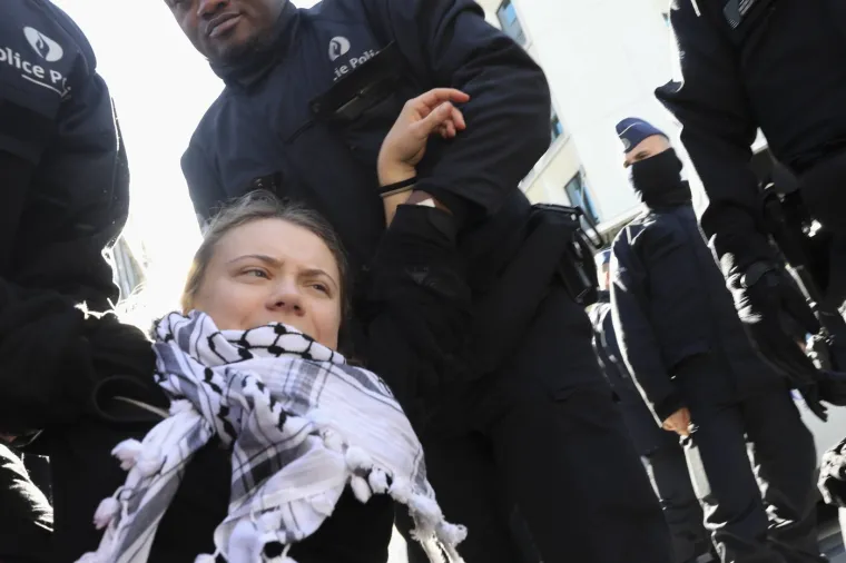 Sva uhićenja Grete Thunberg: Najpoznatija aktivistica već je navikla da je policajci unose u maricu