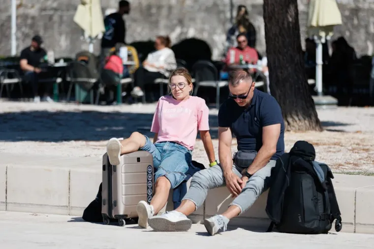 Djevojke preplanulog tena osvojile zadarsku špicu: Nema tko na njih nije bacio oko