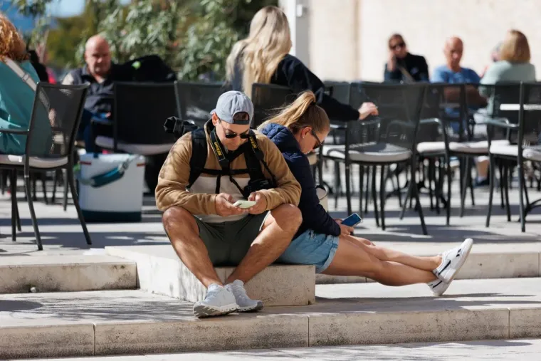 Djevojke preplanulog tena osvojile zadarsku špicu: Nema tko na njih nije bacio oko