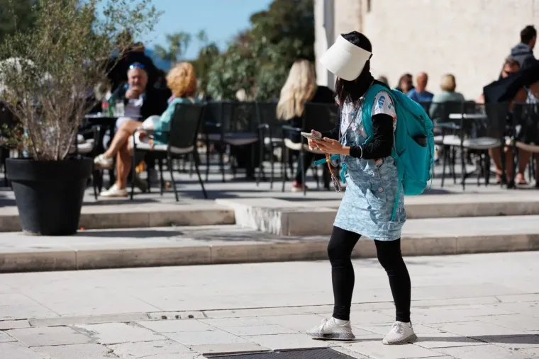 Djevojke preplanulog tena osvojile zadarsku špicu: Nema tko na njih nije bacio oko