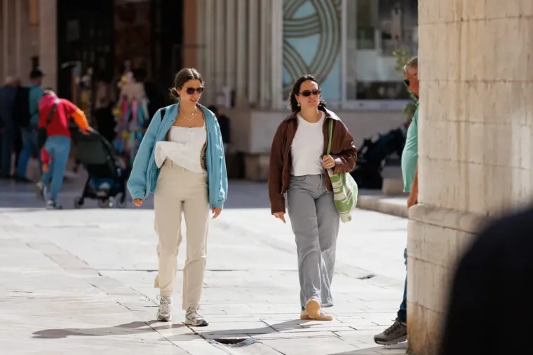 Djevojke preplanulog tena osvojile zadarsku špicu: Nema tko na njih nije bacio oko