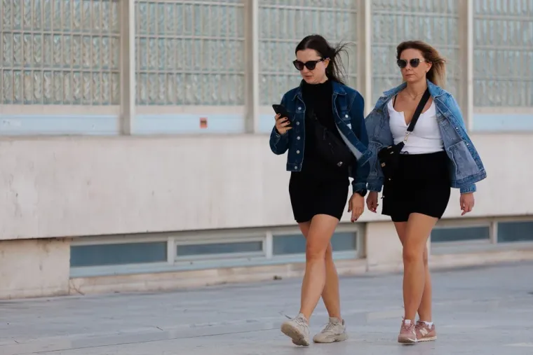 Djevojke preplanulog tena osvojile zadarsku špicu: Nema tko na njih nije bacio oko