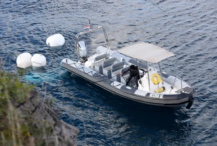 Potresni prizori: Iz mora kod Senja izvukli olupinu auta u kojoj su izgubljena četiri života