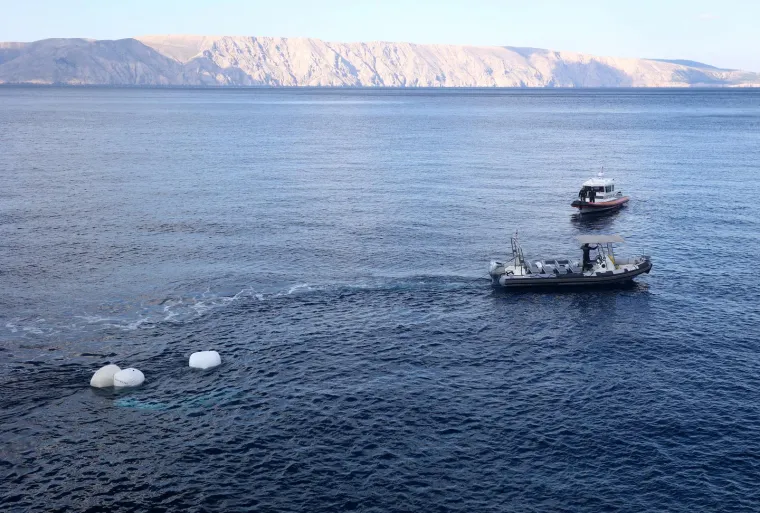 Potresni prizori: Iz mora kod Senja izvukli olupinu auta u kojoj su izgubljena četiri života