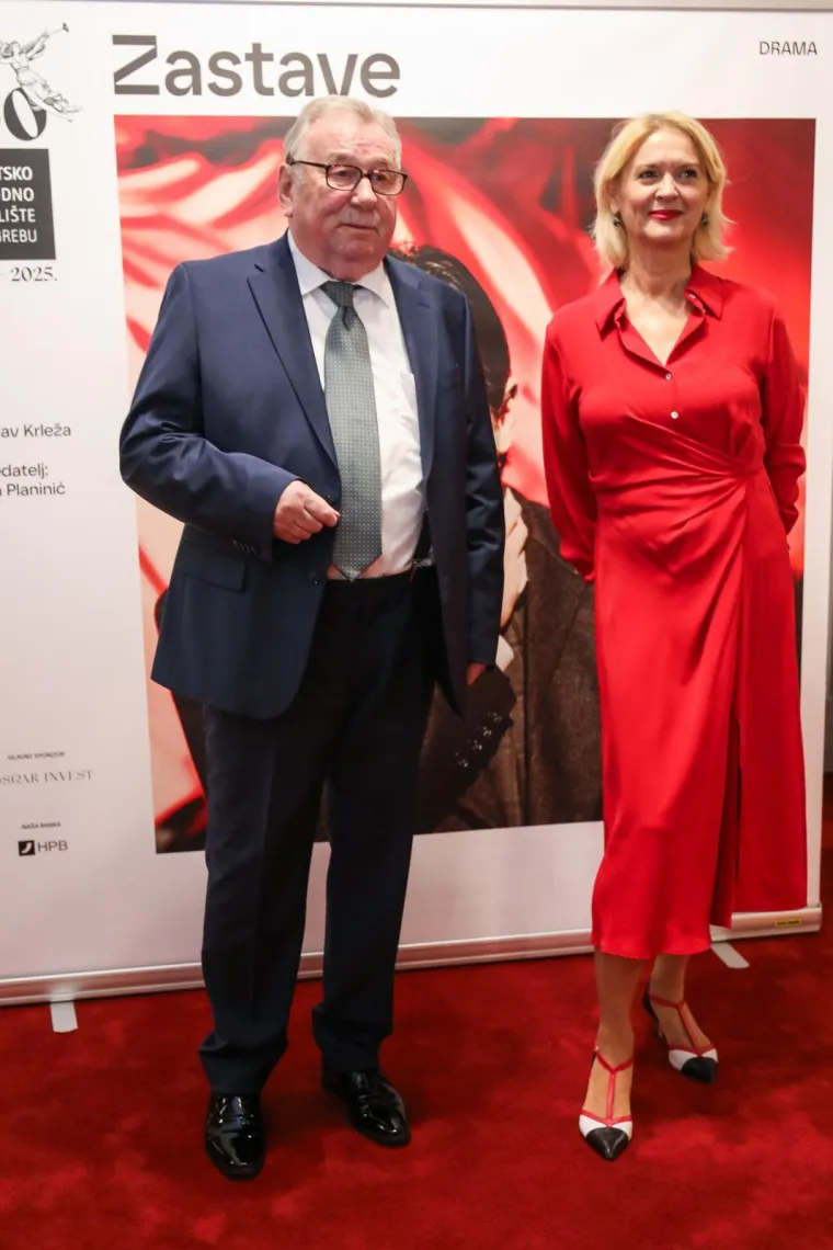 Pogledajte tko je sve od poznatih do&scaron;ao u HNK: Najpoznatiji odvjetnički par odu&scaron;evio modnom kombinacijom