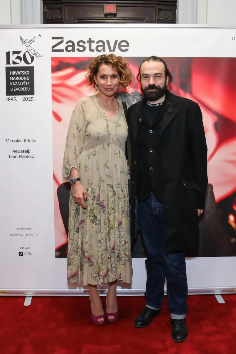 Pogledajte tko je sve od poznatih do&scaron;ao u HNK: Najpoznatiji odvjetnički par odu&scaron;evio modnom kombinacijom