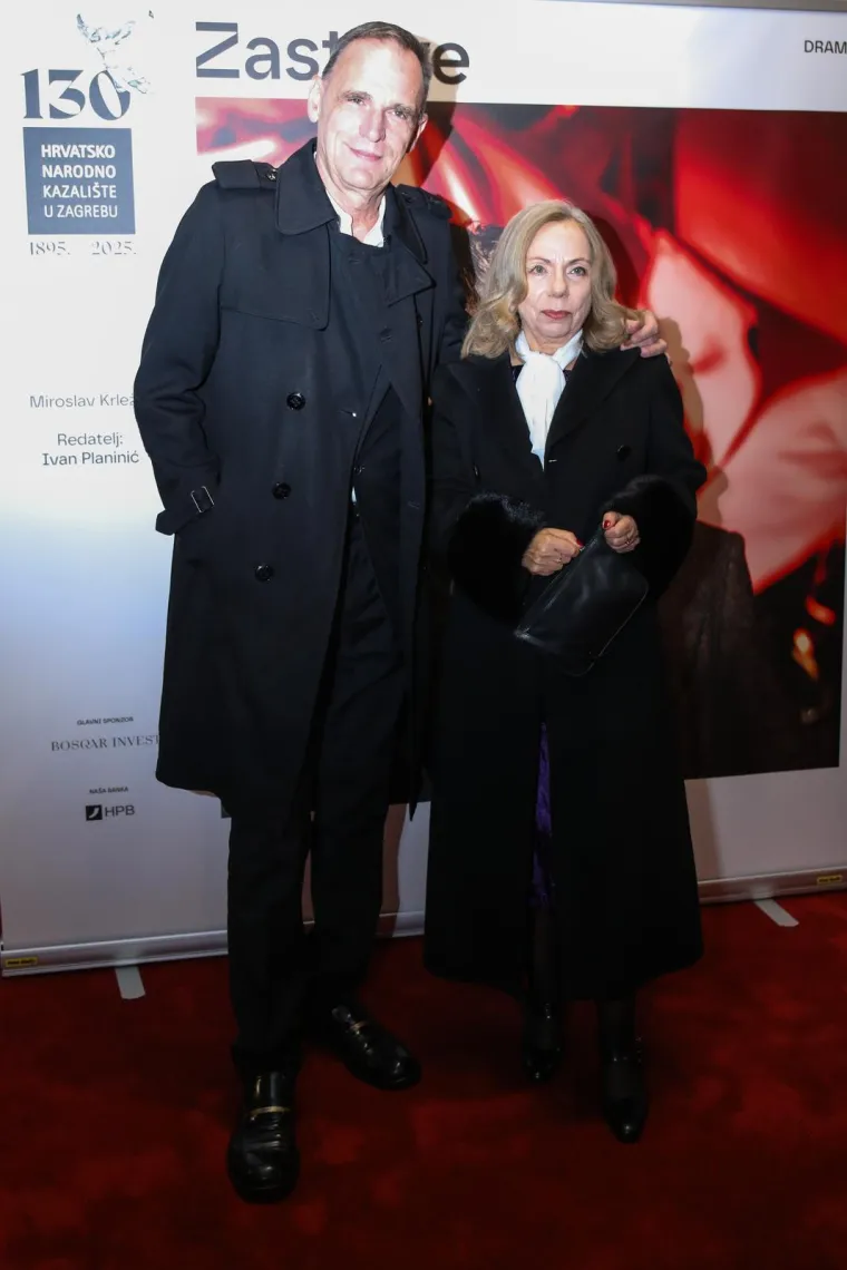 Pogledajte tko je sve od poznatih do&scaron;ao u HNK: Najpoznatiji odvjetnički par odu&scaron;evio modnom kombinacijom