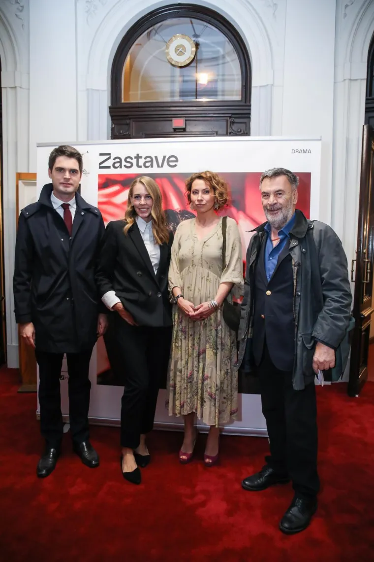 Pogledajte tko je sve od poznatih do&scaron;ao u HNK: Najpoznatiji odvjetnički par odu&scaron;evio modnom kombinacijom