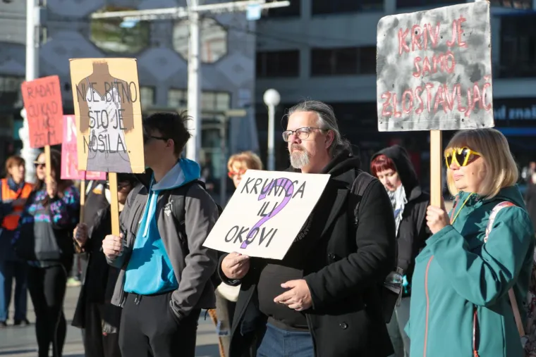Mu&scaron;karci ponovno na koljenima diljem Hrvatske: U Zagrebu molitvu ometali prosvjednici