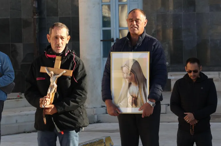 Mu&scaron;karci ponovno na koljenima diljem Hrvatske: U Zagrebu molitvu ometali prosvjednici