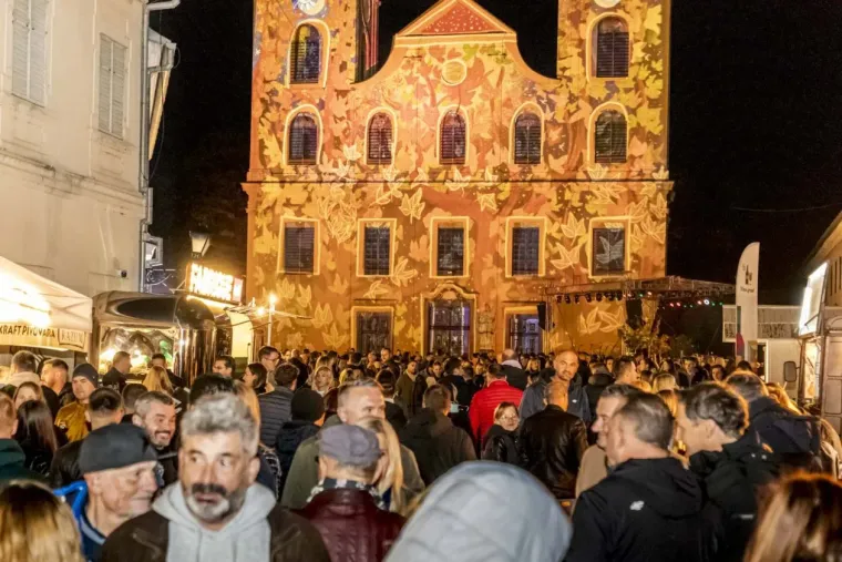 Prljavci, ljepotice i romantika! Tvrđa je gorjela od emocija: Ovo je bila osječka fešta za pamćenje