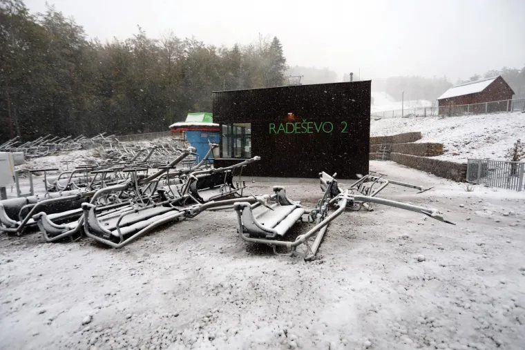 Prvi snijeg zabijelo Platak: Teško je vjerovati da su ovo jesenski prizori