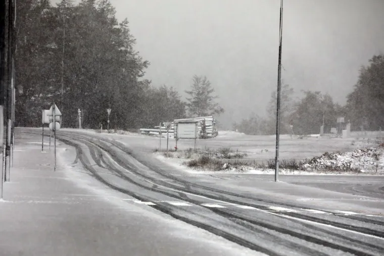 Prvi snijeg zabijelo Platak: Te&scaron;ko je vjerovati da su ovo jesenski prizori