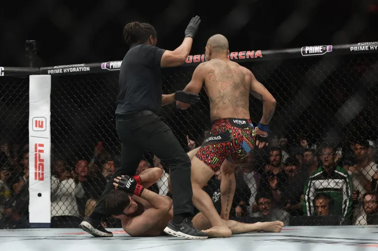 UFC prvak kontroverznim potezom podijelio svijet i postao mit