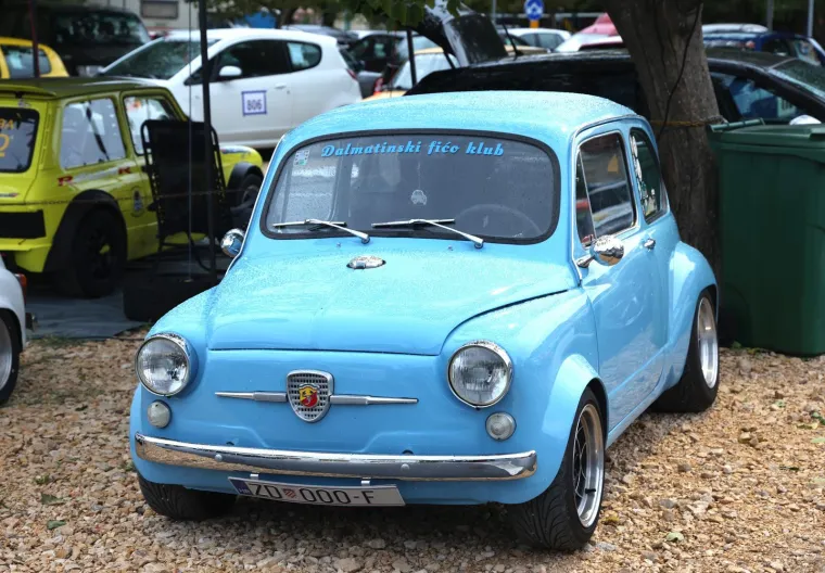 Ovo se ne viđa svaki dan! Fićeki preplavili Skradin: Ma pogledajte samo te male neodoljive legendice