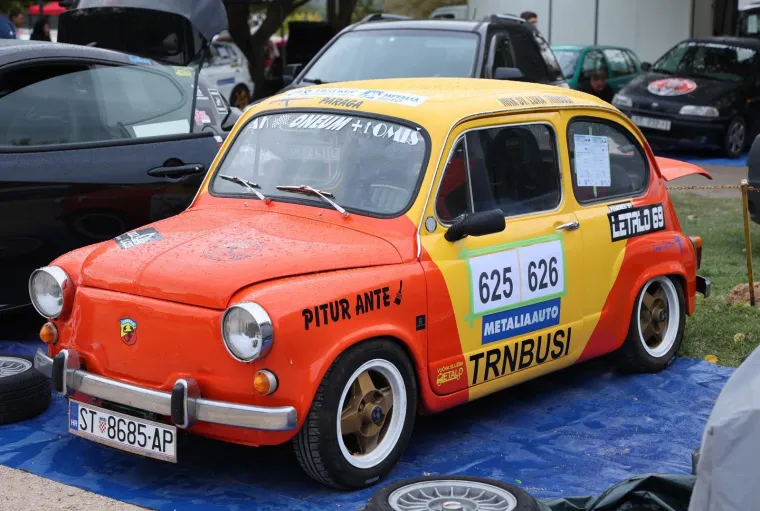 Ovo se ne viđa svaki dan! Fićeki preplavili Skradin: Ma pogledajte samo te male neodoljive legendice