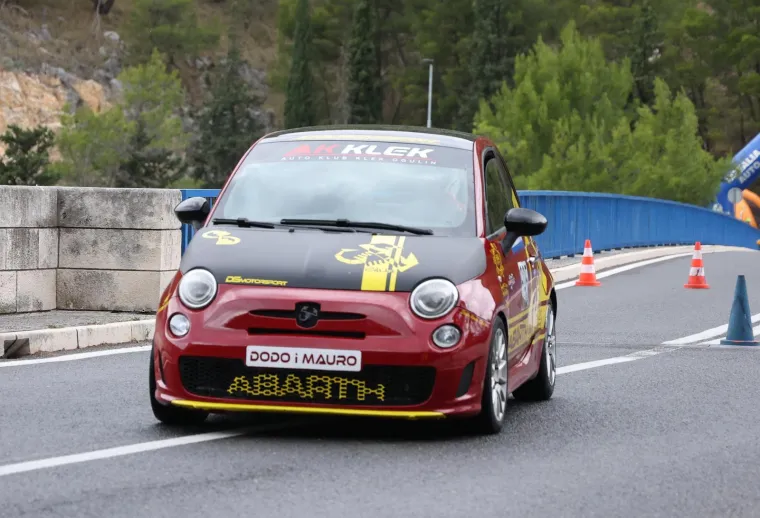 Ovo se ne viđa svaki dan! Fićeki preplavili Skradin: Ma pogledajte samo te male neodoljive legendice