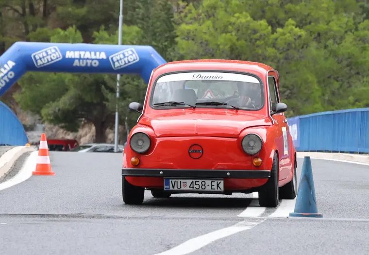 Ovo se ne viđa svaki dan! Fićeki preplavili Skradin: Ma pogledajte samo te male neodoljive legendice