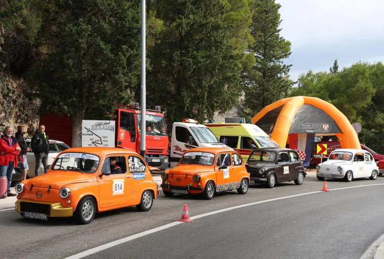 Ovo se ne viđa svaki dan! Fićeki preplavili Skradin: Ma pogledajte samo te male neodoljive legendice