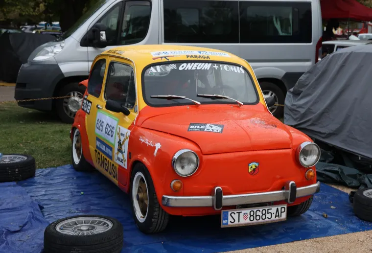 Ovo se ne viđa svaki dan! Fićeki preplavili Skradin: Ma pogledajte samo te male neodoljive legendice