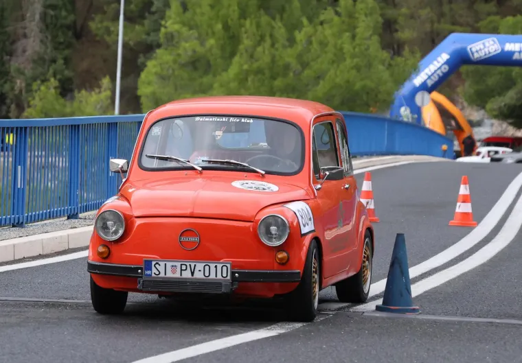Ovo se ne viđa svaki dan! Fićeki preplavili Skradin: Ma pogledajte samo te male neodoljive legendice