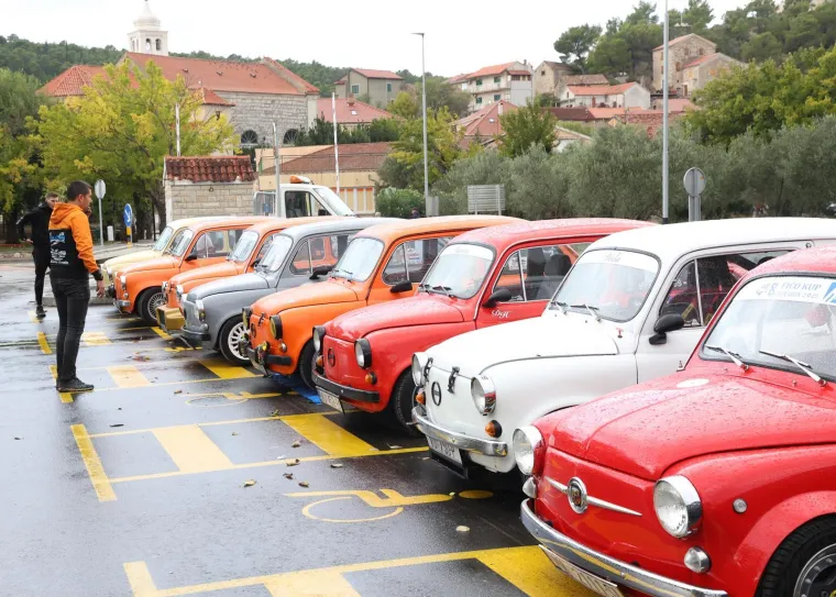 Ovo se ne viđa svaki dan! Fićeki preplavili Skradin: Ma pogledajte samo te male neodoljive legendice