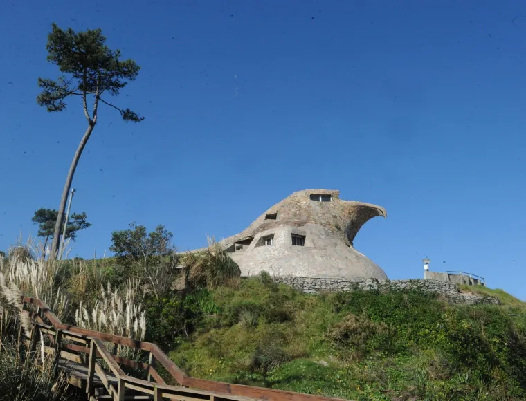 Od kuće na rubu litice, do one u obliku ko&scaron;are: Nevjerojatno, kakve se sve arhitekture grade