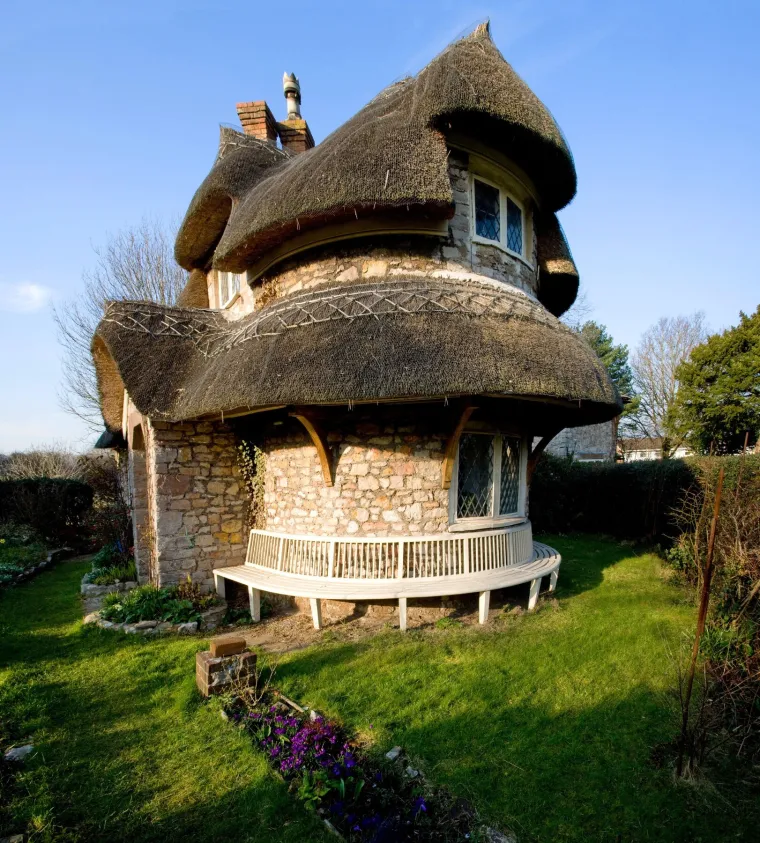 Od kuće na rubu litice, do one u obliku ko&scaron;are: Nevjerojatno, kakve se sve arhitekture grade