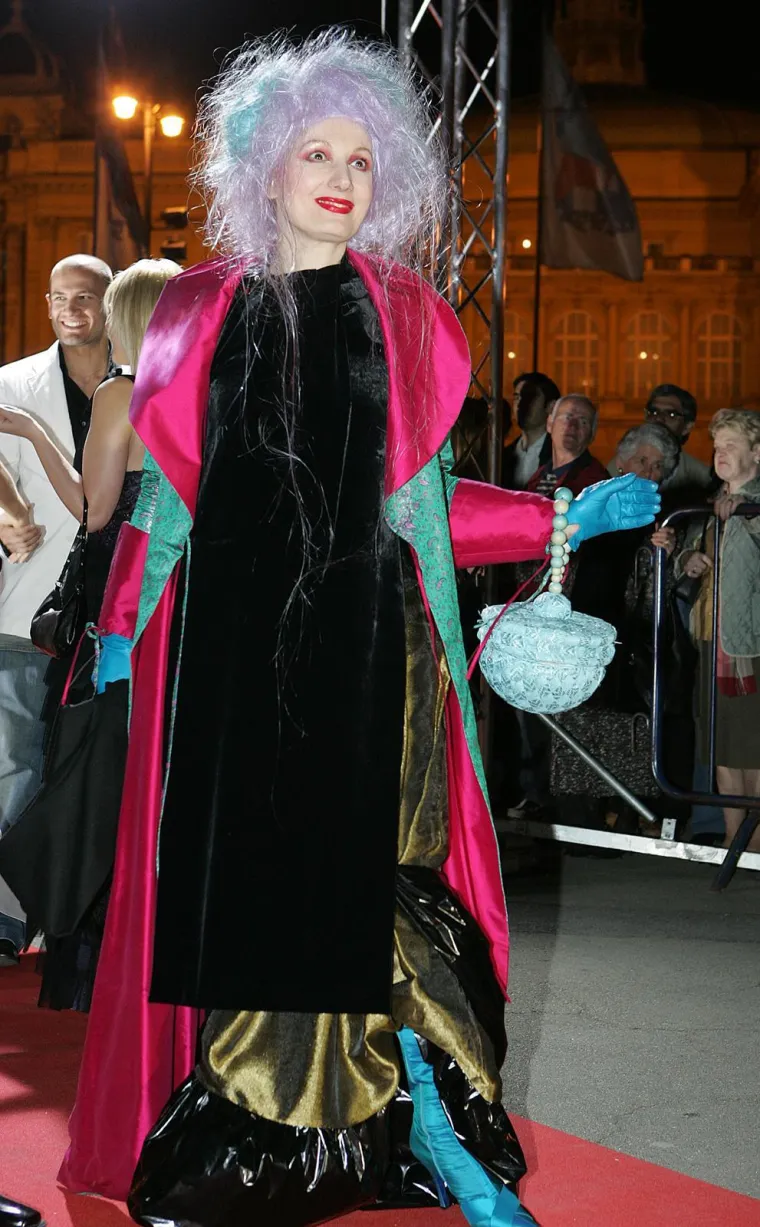 Nema boje i frizure koju nije probala: Ovo su najluđa izdanja velike Josipe Lisac