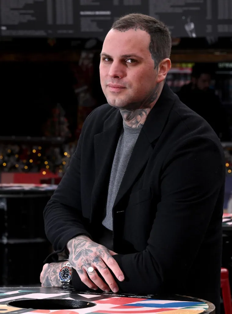 Tko je Mario Mandarić? Kuhanje mu je velika strast, a posvećen je suprug i otac