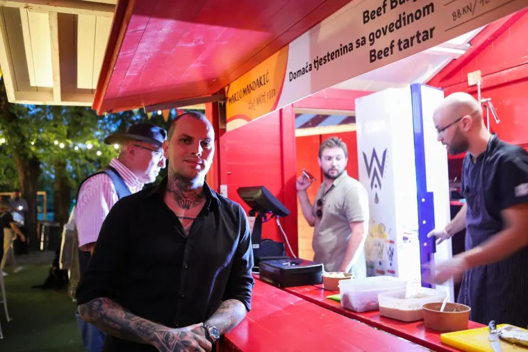 Tko je Mario Mandarić? Kuhanje mu je velika strast, a posvećen je suprug i otac