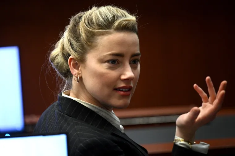 Ljepotica Amber Heard: Od filmskih setova do Deppa, Muska i lezbijskih romansi