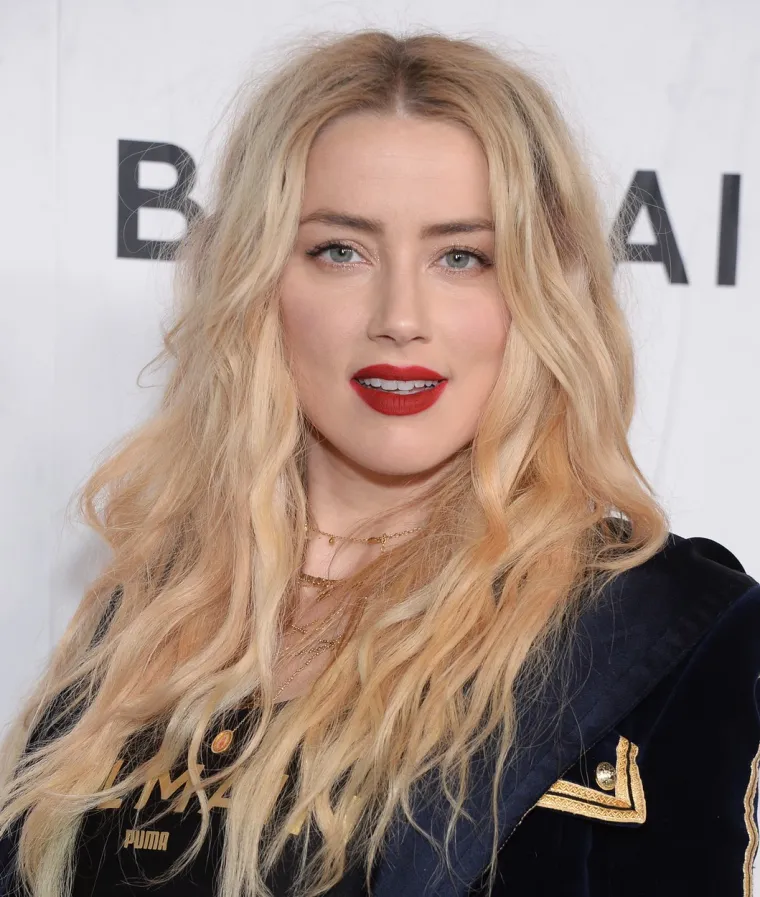 Ljepotica Amber Heard: Od filmskih setova do Deppa, Muska i lezbijskih romansi