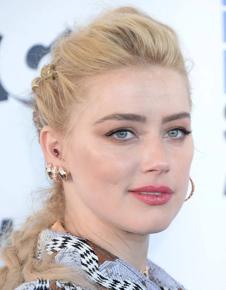 Ljepotica Amber Heard: Od filmskih setova do Deppa, Muska i lezbijskih romansi