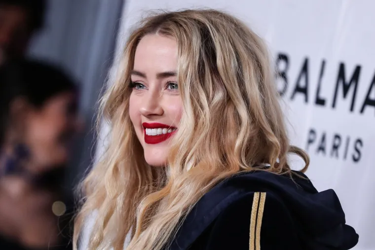 Ljepotica Amber Heard: Od filmskih setova do Deppa, Muska i lezbijskih romansi