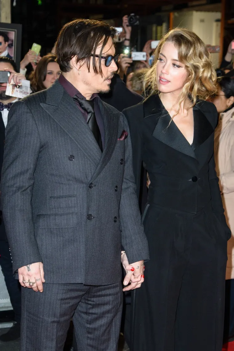 Ljepotica Amber Heard: Od filmskih setova do Deppa, Muska i lezbijskih romansi