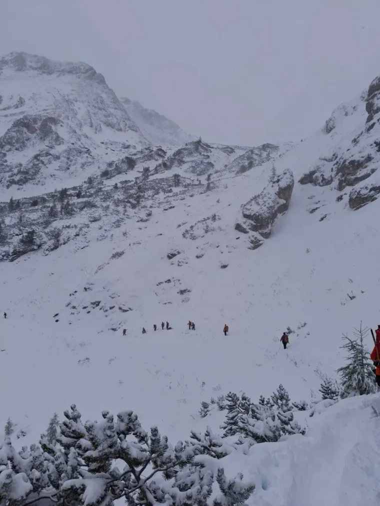 Spušteni pogledi planinara, policija na svakom koraku: Ovo je mjesto stravične tragedije