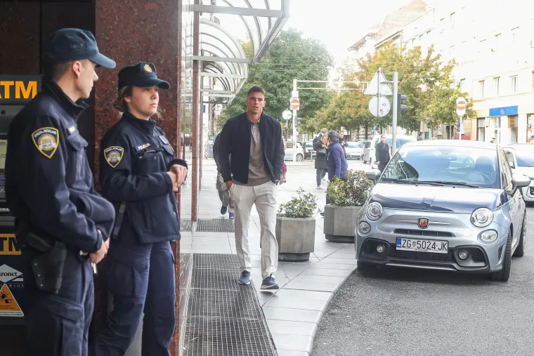 Vatreni dolaze! Pogledajte tko je i kako među prvima stigao u poznati zagrebački hotel