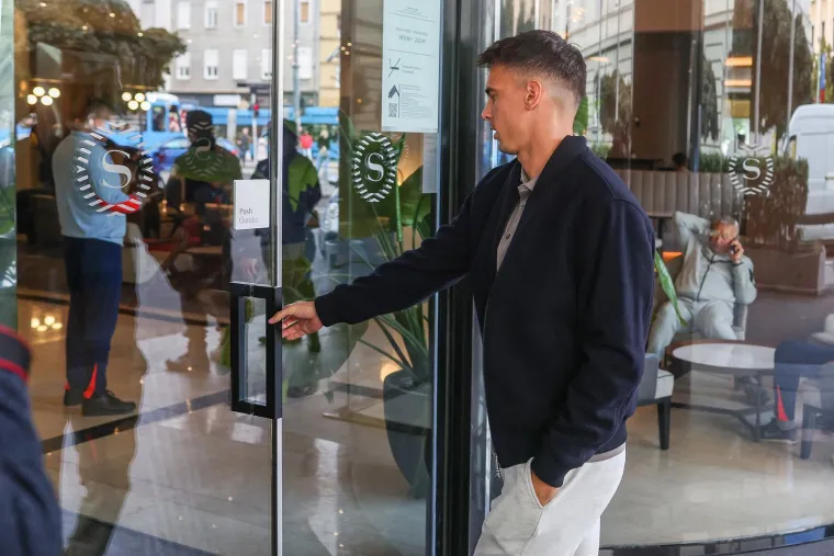 Vatreni dolaze! Pogledajte tko je i kako među prvima stigao u poznati zagrebački hotel